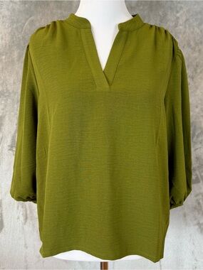 NWT Olive Green Split-Neck Wmn’s Blouse M